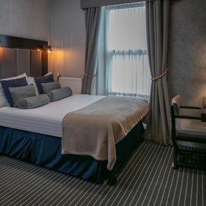 Small Double room 3 or 4 bed